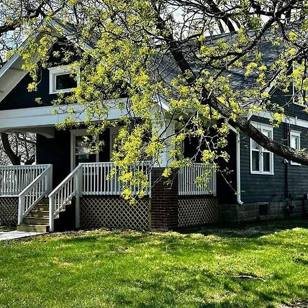 Mrs. Hughes Cottage - 2 Bedroom House W/ Parking Hamilton Eksteriør billede