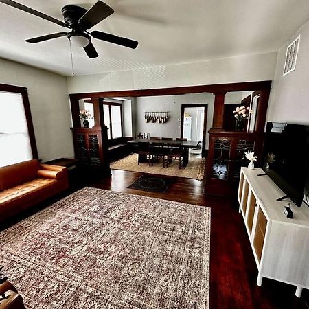 Mrs. Hughes Cottage - 2 Bedroom House W/ Parking Hamilton Eksteriør billede