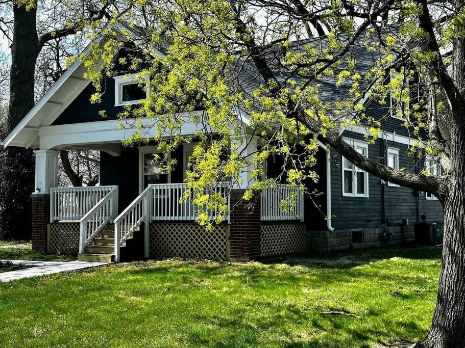 Mrs. Hughes Cottage - 2 Bedroom House W/ Parking Hamilton Eksteriør billede