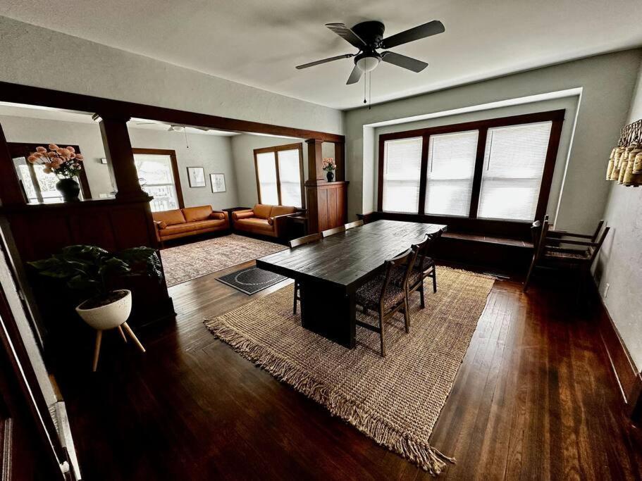 Mrs. Hughes Cottage - 2 Bedroom House W/ Parking Hamilton Eksteriør billede