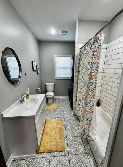 Mrs. Hughes Cottage - 2 Bedroom House W/ Parking Hamilton Eksteriør billede